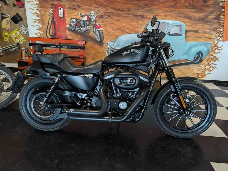 Harley-Davidson 883 Iron (2014 - 16) - XL 883N