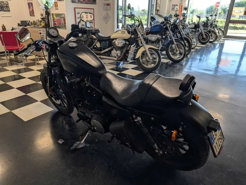 Harley-Davidson 883 Iron (2014 - 16) - XL 883N (6)