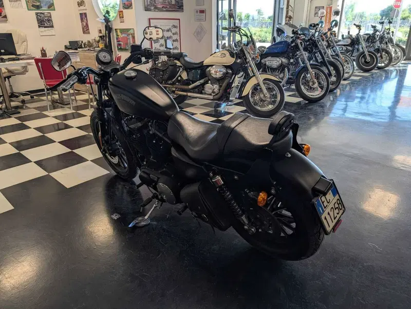 Harley-Davidson 883 Iron (2014 - 16) - XL 883N (7)