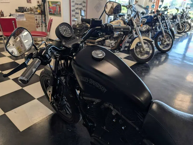 Harley-Davidson 883 Iron (2014 - 16) - XL 883N (8)
