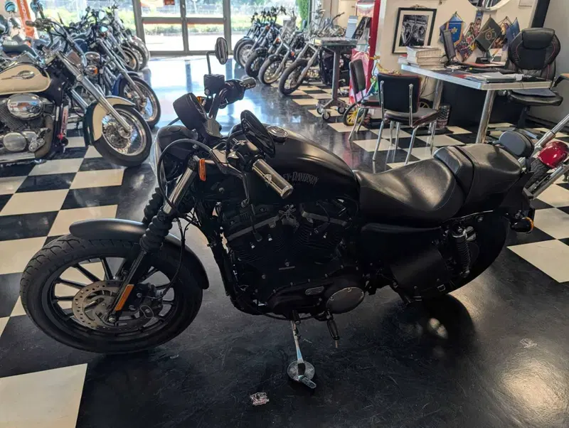 Harley-Davidson 883 Iron (2014 - 16) - XL 883N (13)