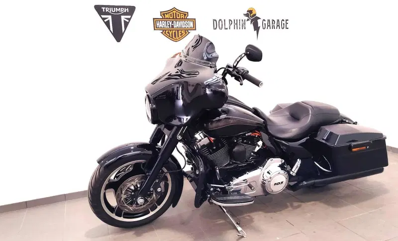 Harley-Davidson 1690 Street Glide (2011 - 13) - FLHX (9)