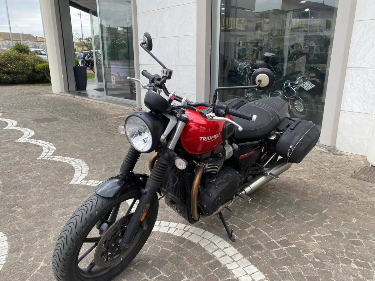 Triumph Street Twin 900 (2017 - 18) (4)