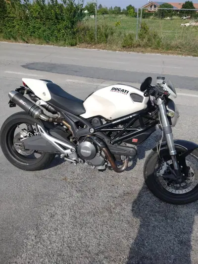 Ducati Monster 696 Plus (2007 - 14) usata