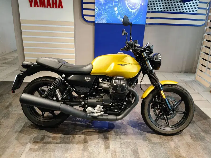 Moto Guzzi V7 Stone (2021 - 24)