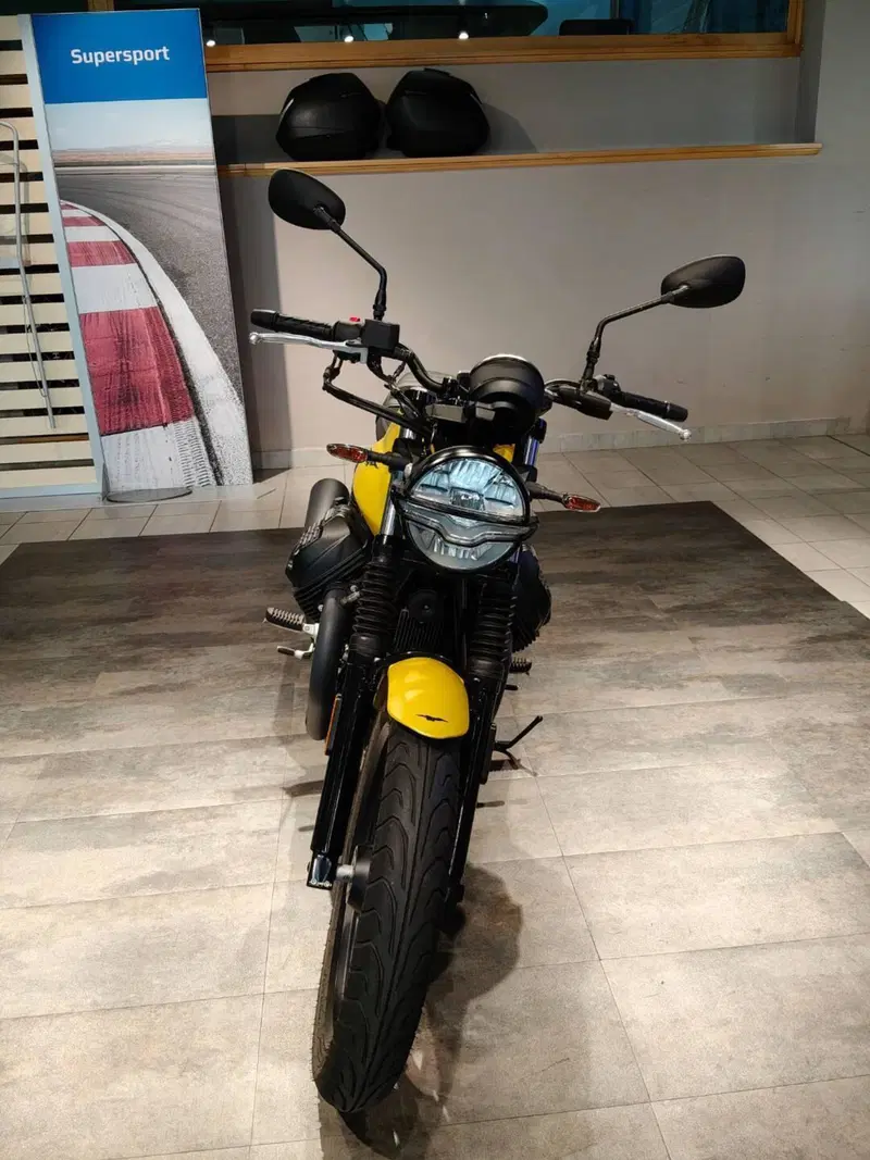 Moto Guzzi V7 Stone (2021 - 24) (5)