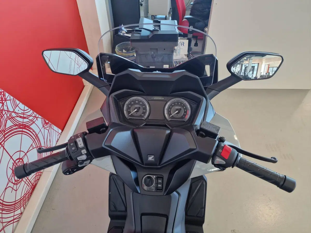 Honda Forza 350 (2025 - 26) (6)