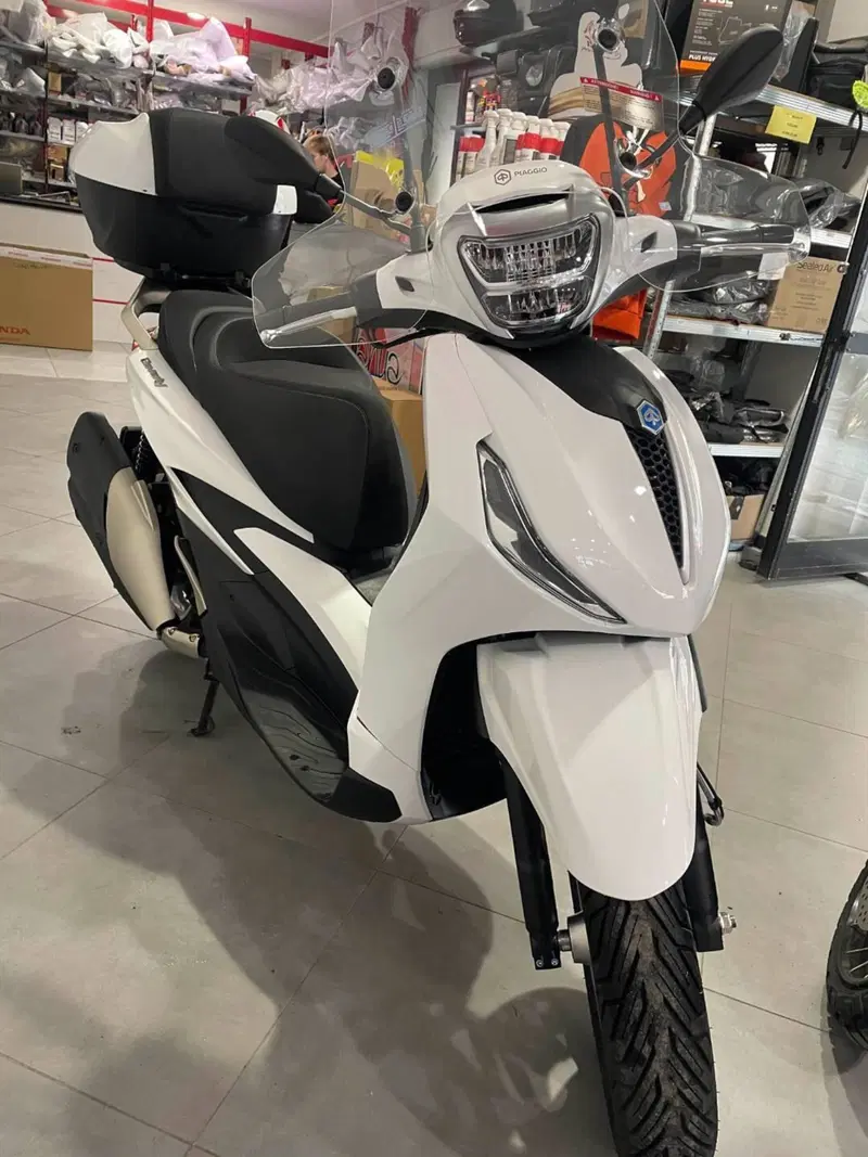 Piaggio Beverly 400 S (2025 - 26) (4)