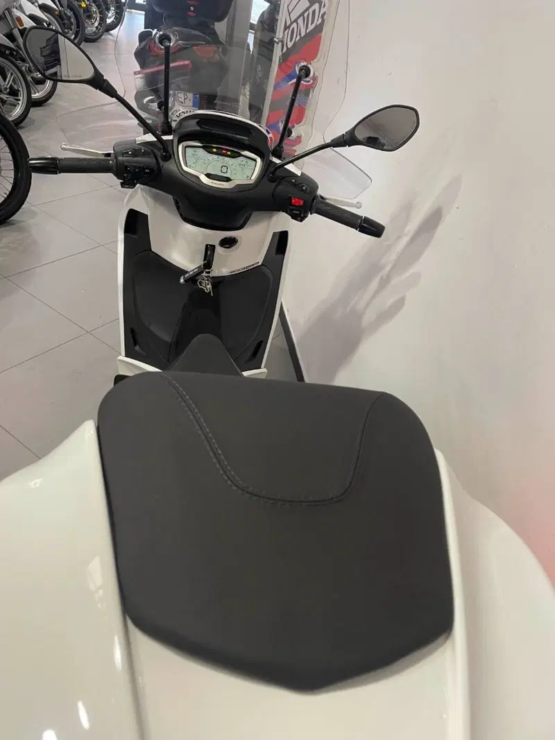 Piaggio Beverly 400 S (2025 - 26) (5)