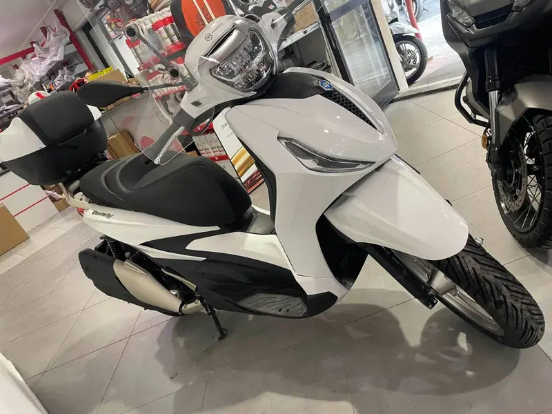 Piaggio Beverly 400 S (2025 - 26) (2)