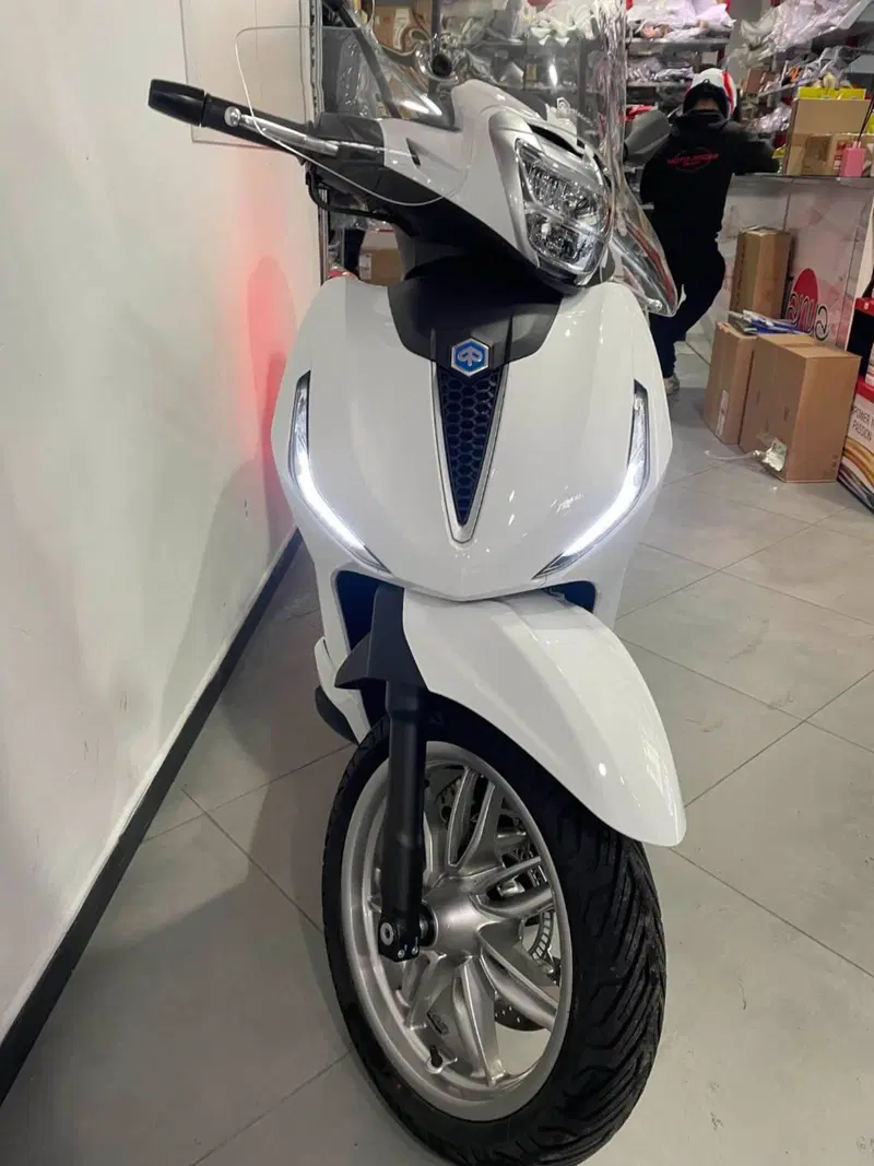 Piaggio Beverly 400 S (2025 - 26) (3)