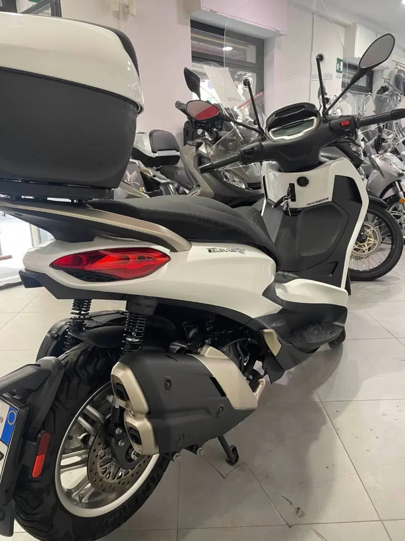 Piaggio Beverly 400 S (2025 - 26) (8)