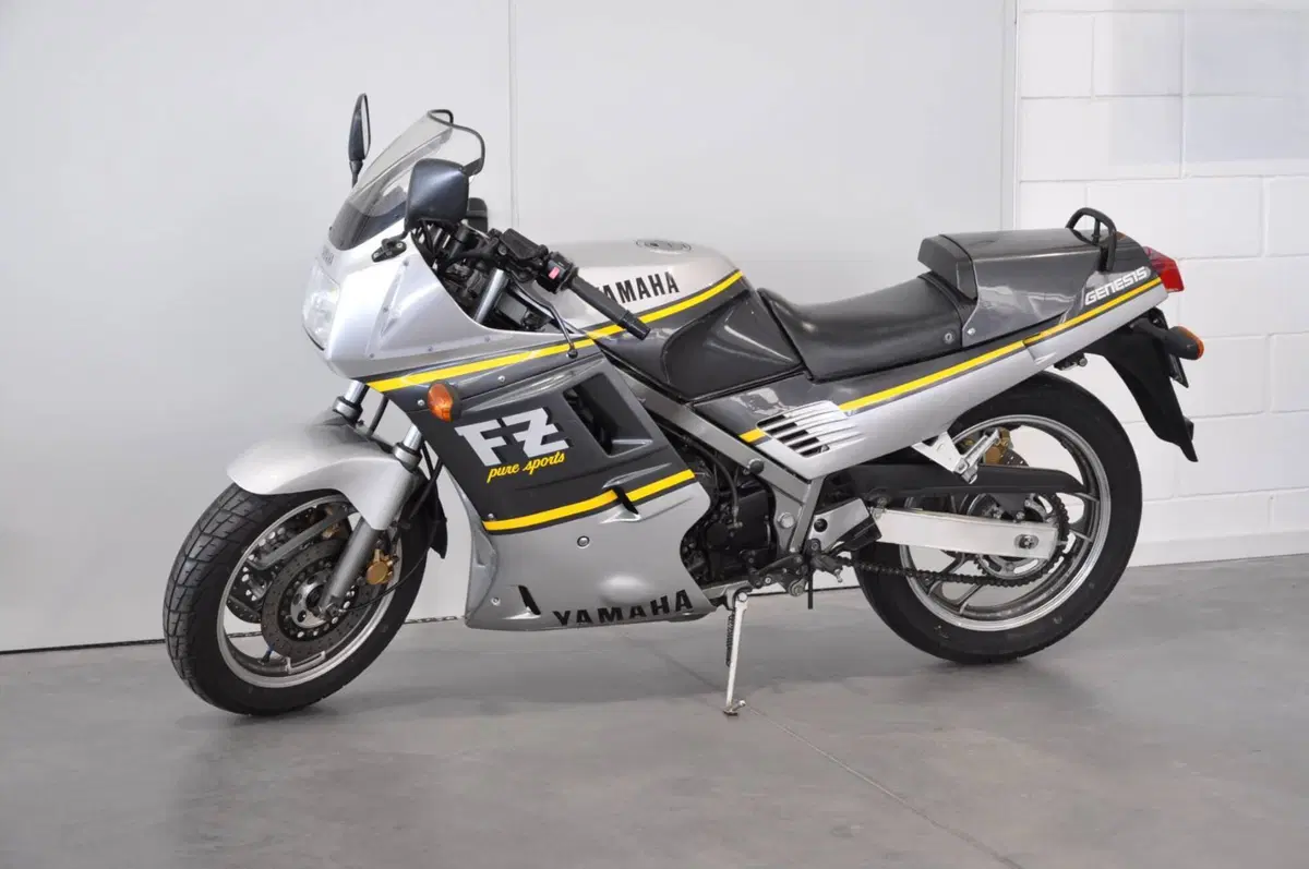 Yamaha FZ750