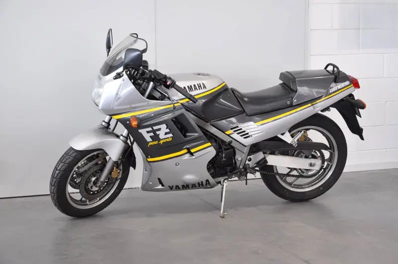 Yamaha FZ750