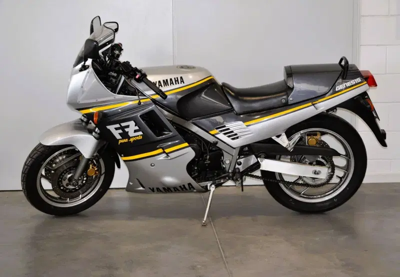 Yamaha FZ750 (2)