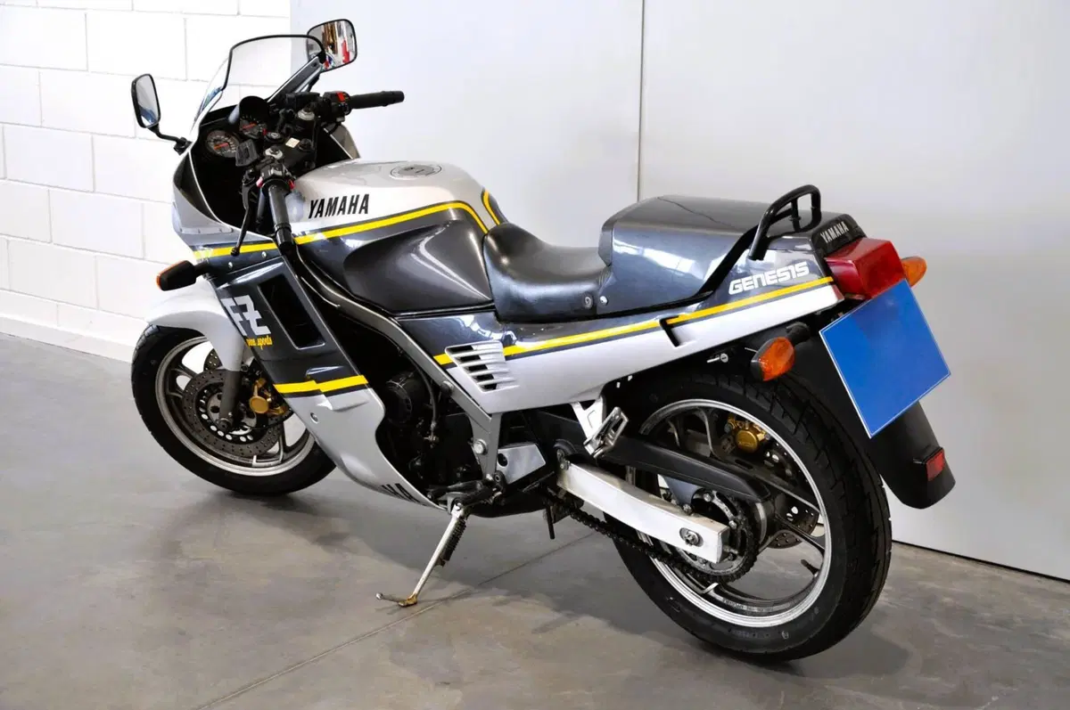 Yamaha FZ750 (3)