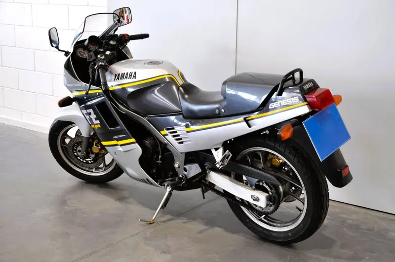 Yamaha FZ750 (3)