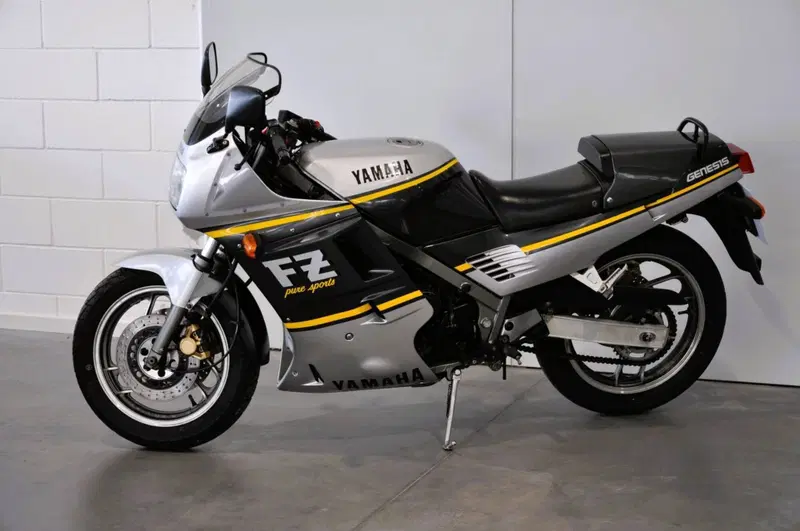 Yamaha FZ750 (5)