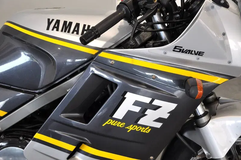 Yamaha FZ750 (11)