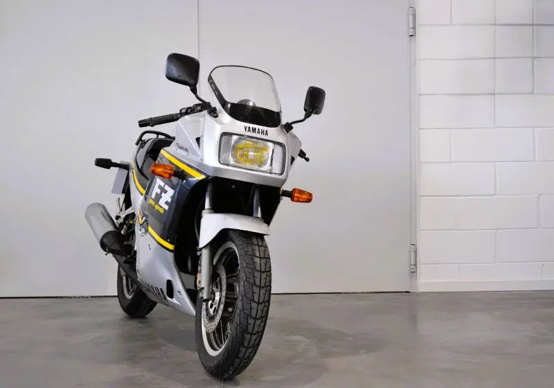 Yamaha FZ750 (13)