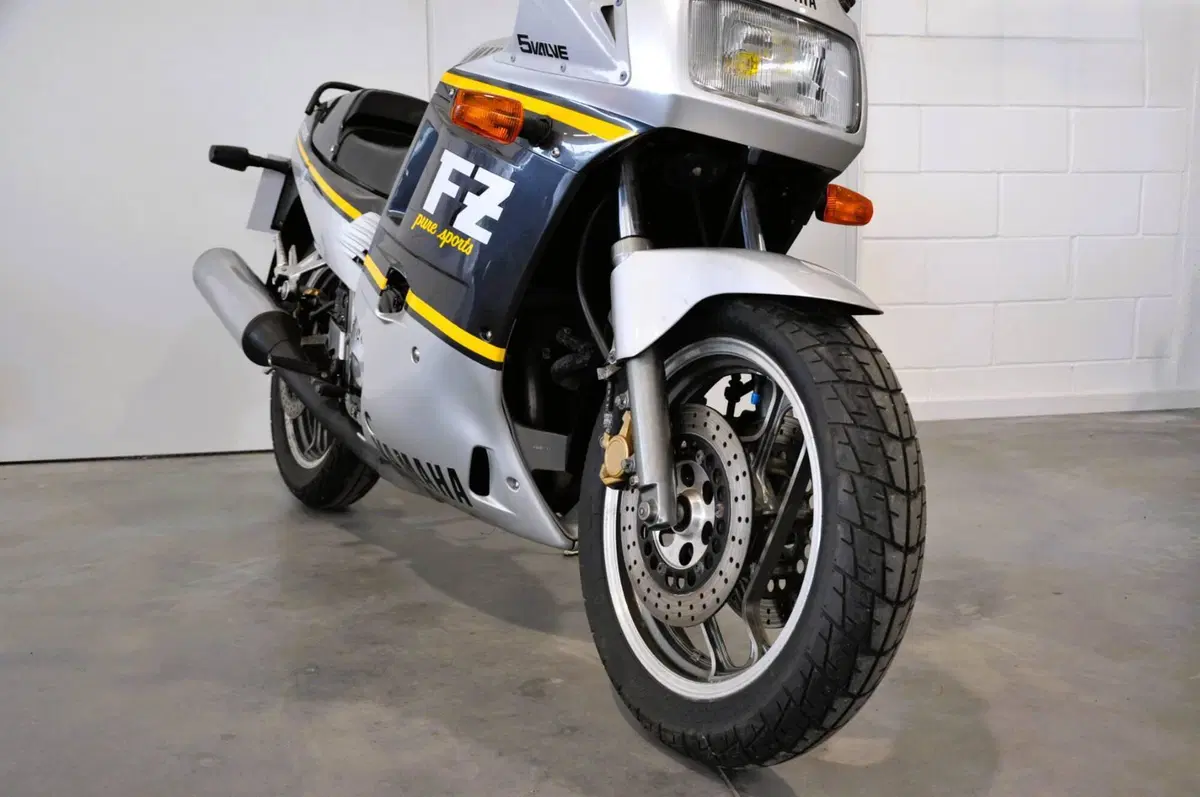 Yamaha FZ750 (14)