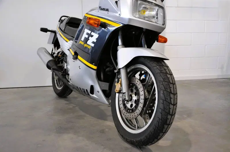 Yamaha FZ750 (14)