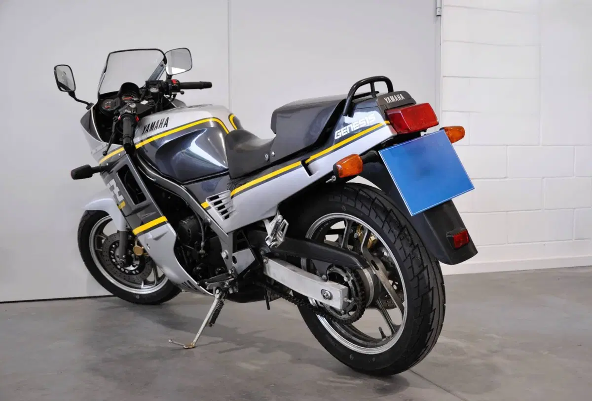 Yamaha FZ750 (15)