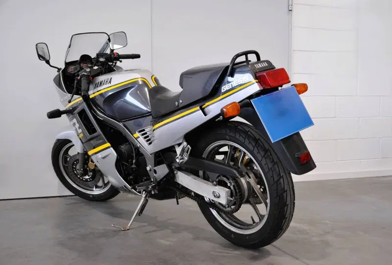 Yamaha FZ750 (15)