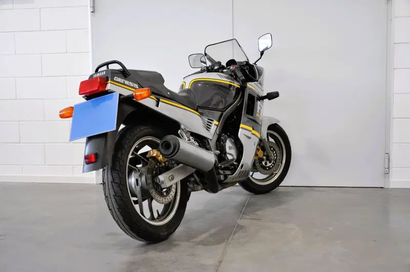Yamaha FZ750 (16)