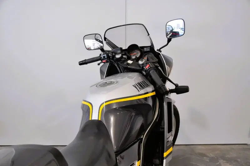 Yamaha FZ750 (17)