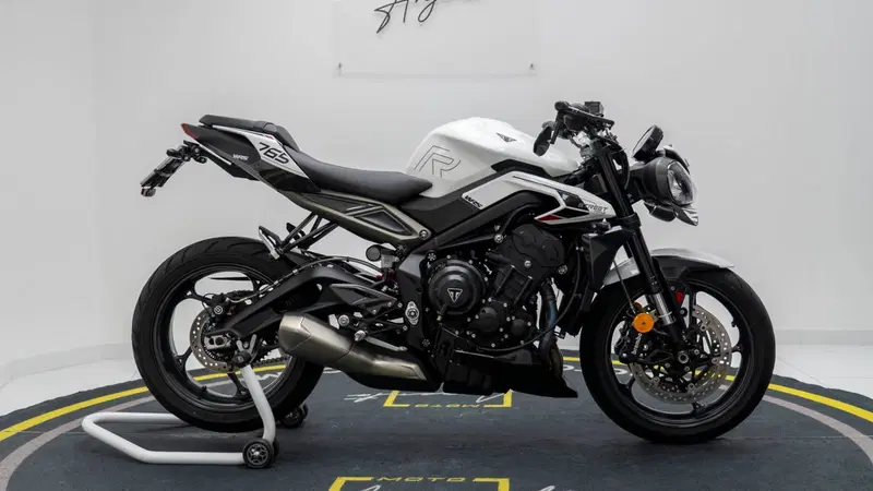 Triumph Street Triple 765 R (2023 - 26) (2)