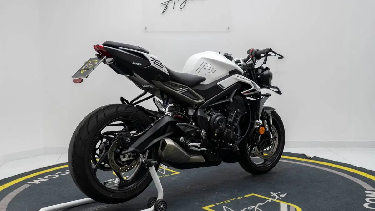 Triumph Street Triple 765 R (2023 - 26) (3)