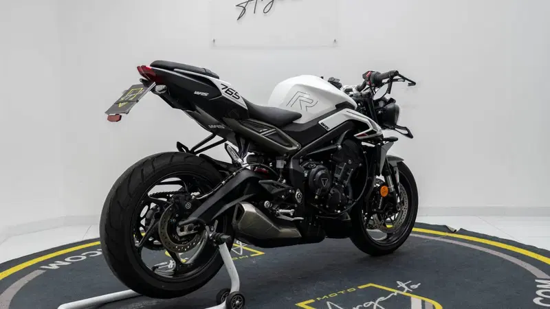 Triumph Street Triple 765 R (2023 - 26) (3)