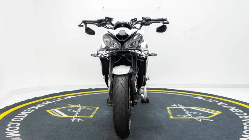 Triumph Street Triple 765 R (2023 - 26) (8)