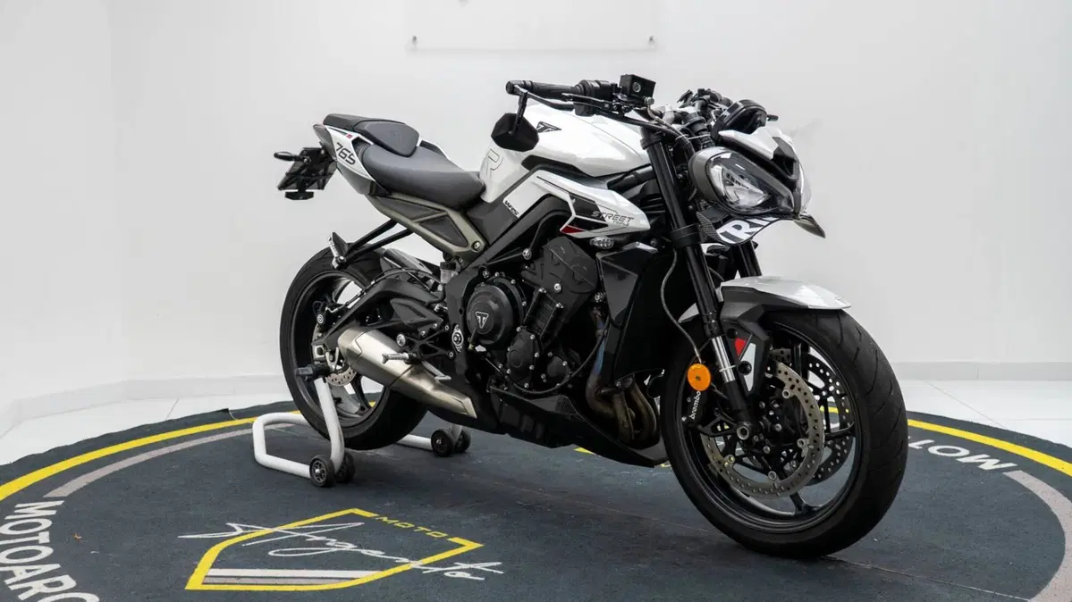 Triumph Street Triple 765 R (2023 - 26) (9)