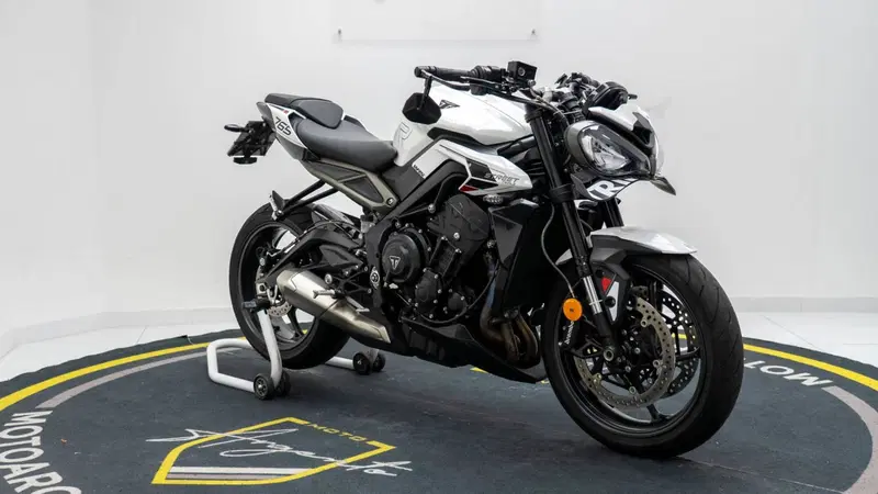 Triumph Street Triple 765 R (2023 - 26) (9)