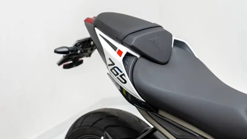 Triumph Street Triple 765 R (2023 - 26) (11)