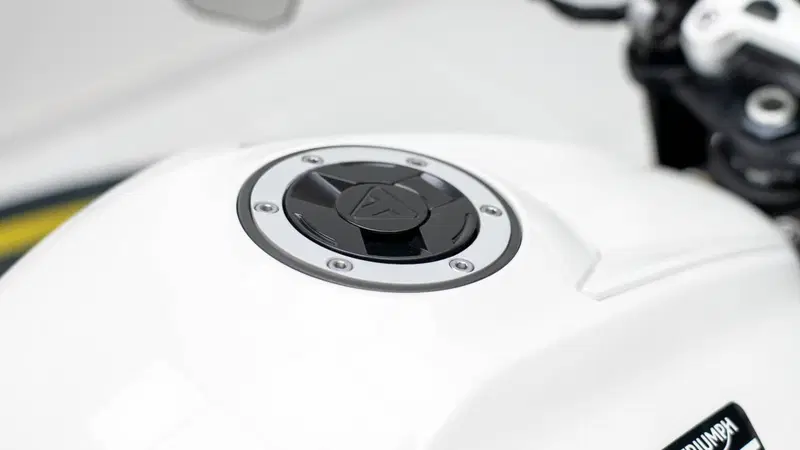 Triumph Street Triple 765 R (2023 - 26) (12)