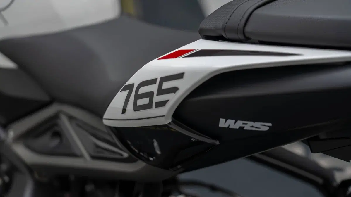 Triumph Street Triple 765 R (2023 - 26) (14)