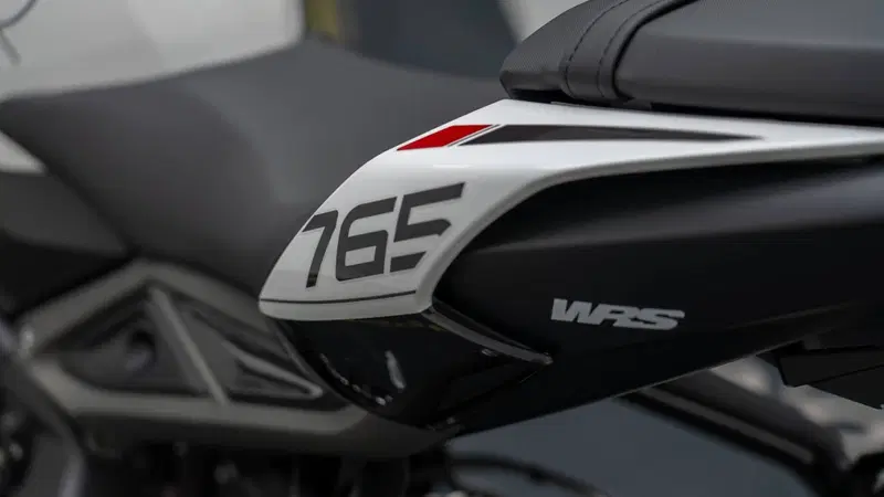 Triumph Street Triple 765 R (2023 - 26) (14)