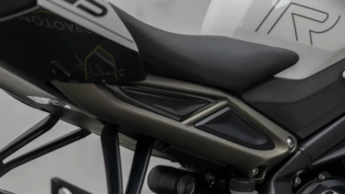 Triumph Street Triple 765 R (2023 - 26) (18)