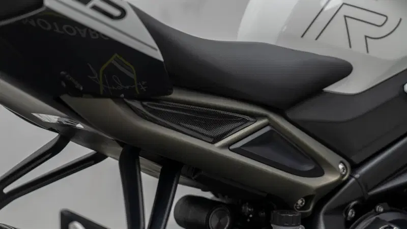 Triumph Street Triple 765 R (2023 - 26) (18)