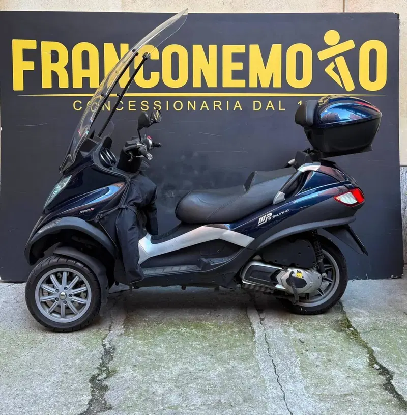 Piaggio MP3 300 (2010 - 11) (2)