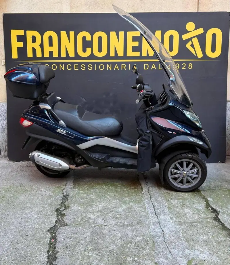 Piaggio MP3 300 (2010 - 11) (3)