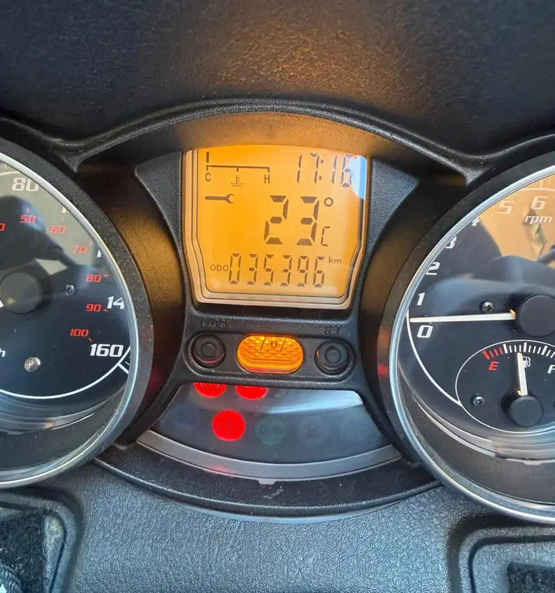 Piaggio MP3 300 (2010 - 11) (4)