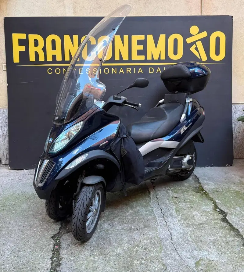 Piaggio MP3 300 (2010 - 11) (5)