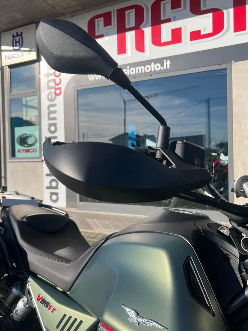 Moto Guzzi V85 TT (2021 - 23) (2)