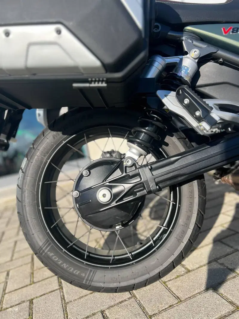 Moto Guzzi V85 TT (2021 - 23) (6)