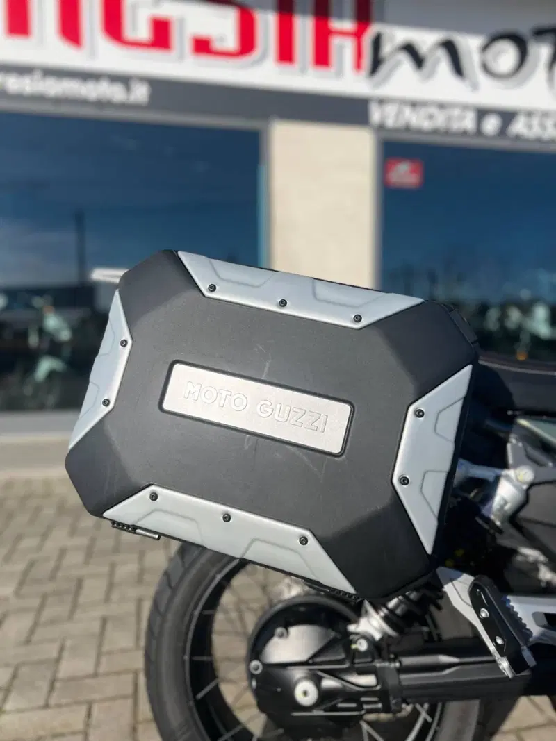 Moto Guzzi V85 TT (2021 - 23) (8)