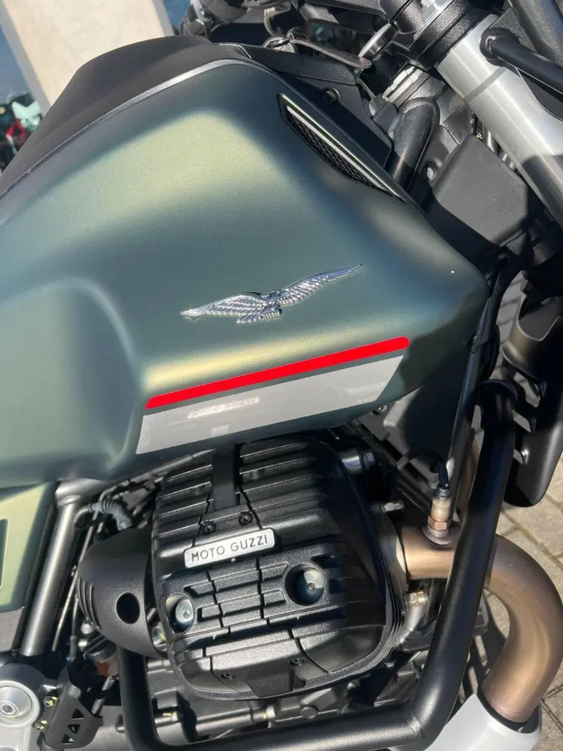 Moto Guzzi V85 TT (2021 - 23) (10)